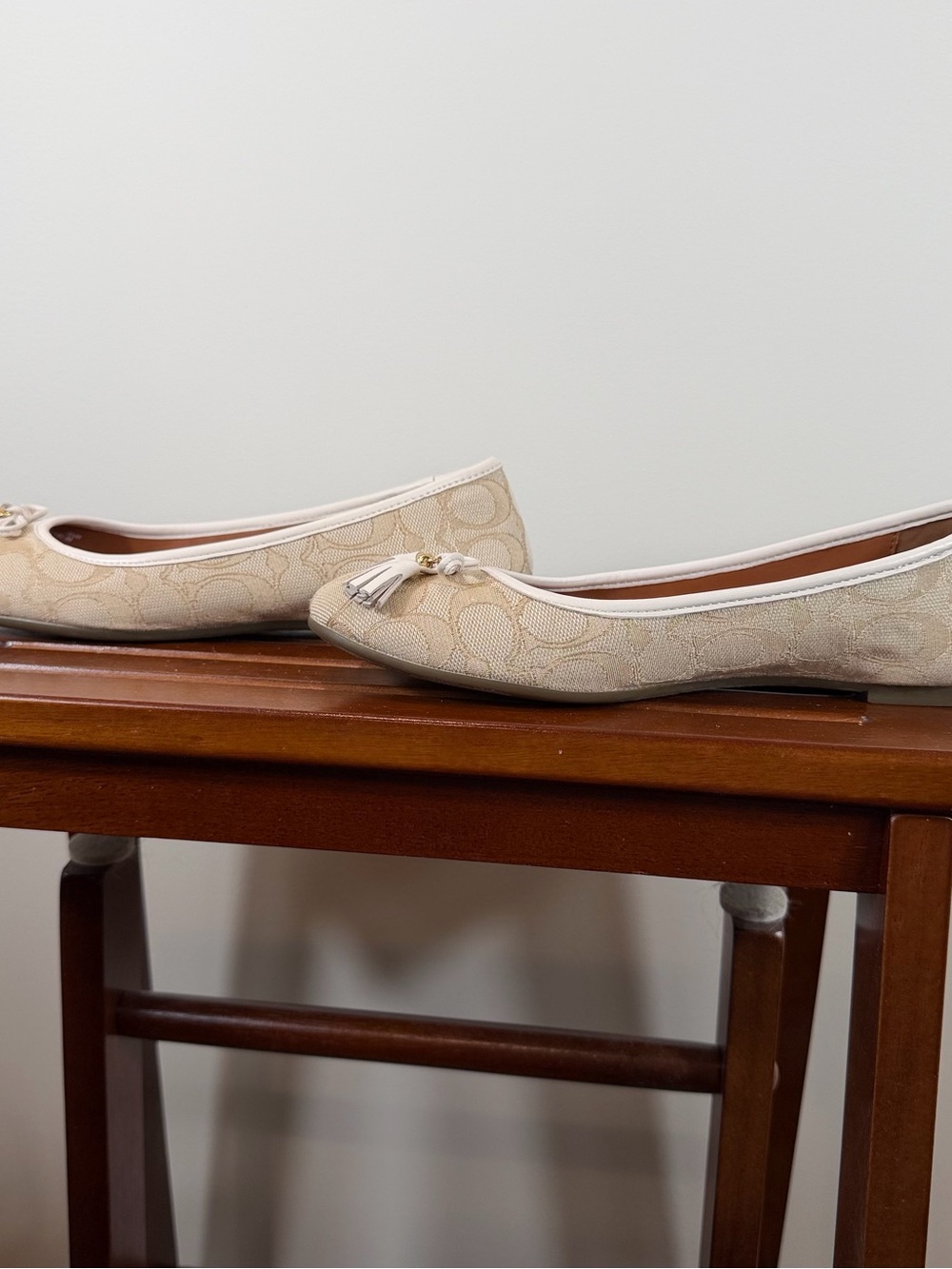 Coach Beige Ivory Signature Canvas Ballet Flats with Tassel Size 7.5B - Picture 6 of 7